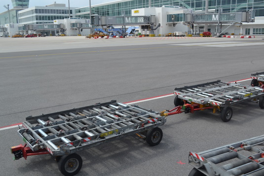 lhv_frachttransportwagen_vorfeld